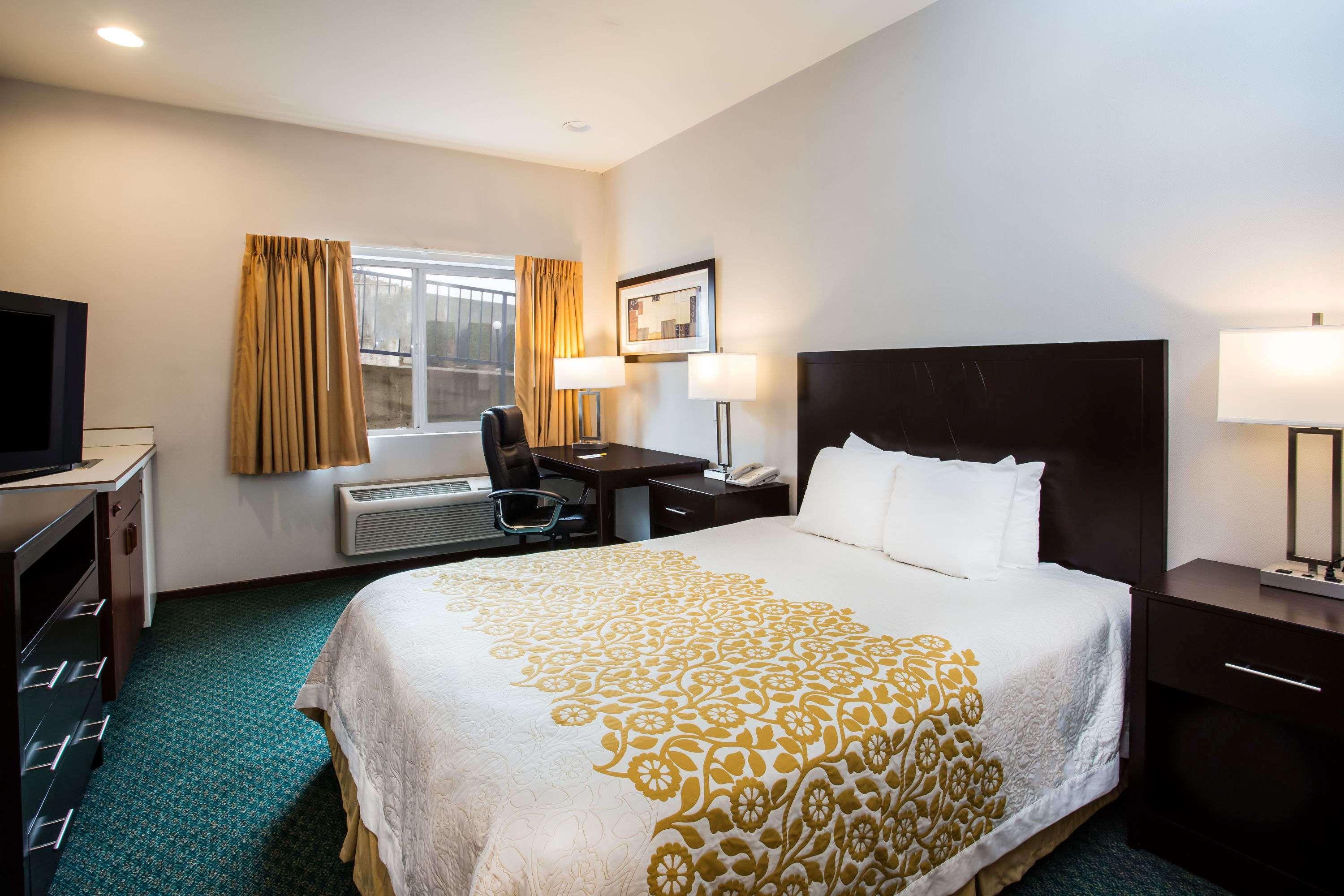Days Inn By Wyndham Seattle Aurora Shoreline Εξωτερικό φωτογραφία