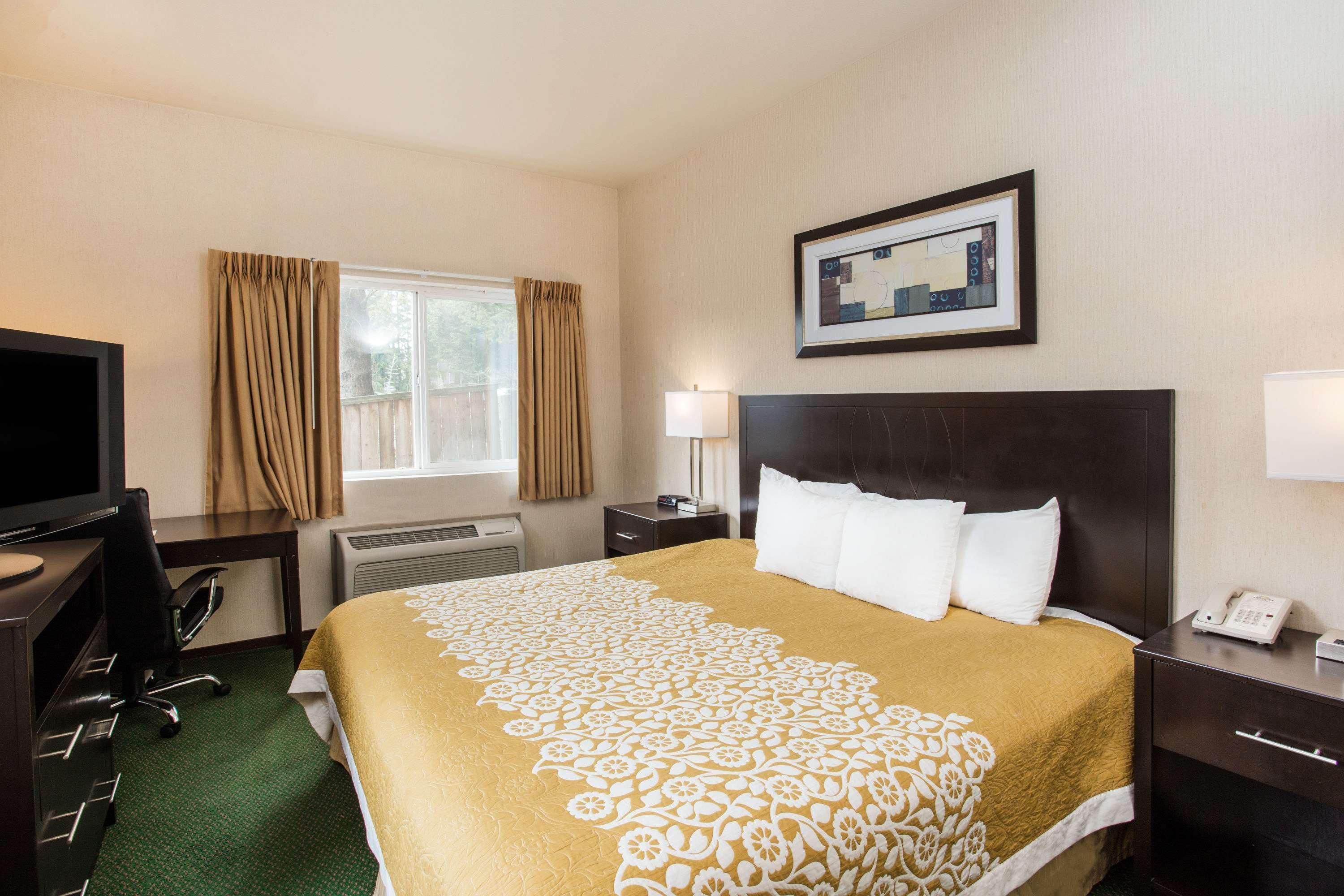 Days Inn By Wyndham Seattle Aurora Shoreline Εξωτερικό φωτογραφία